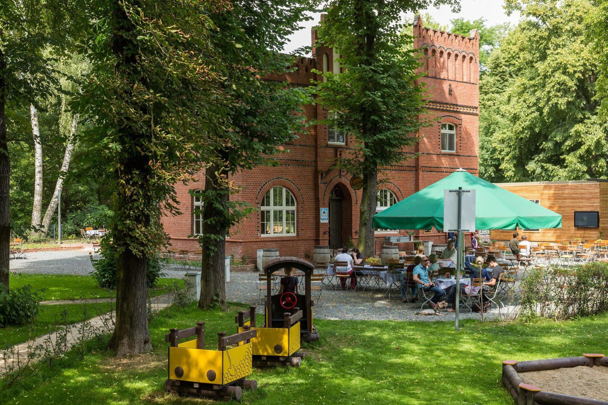 Отель Landhaus Dessau Экстерьер фото