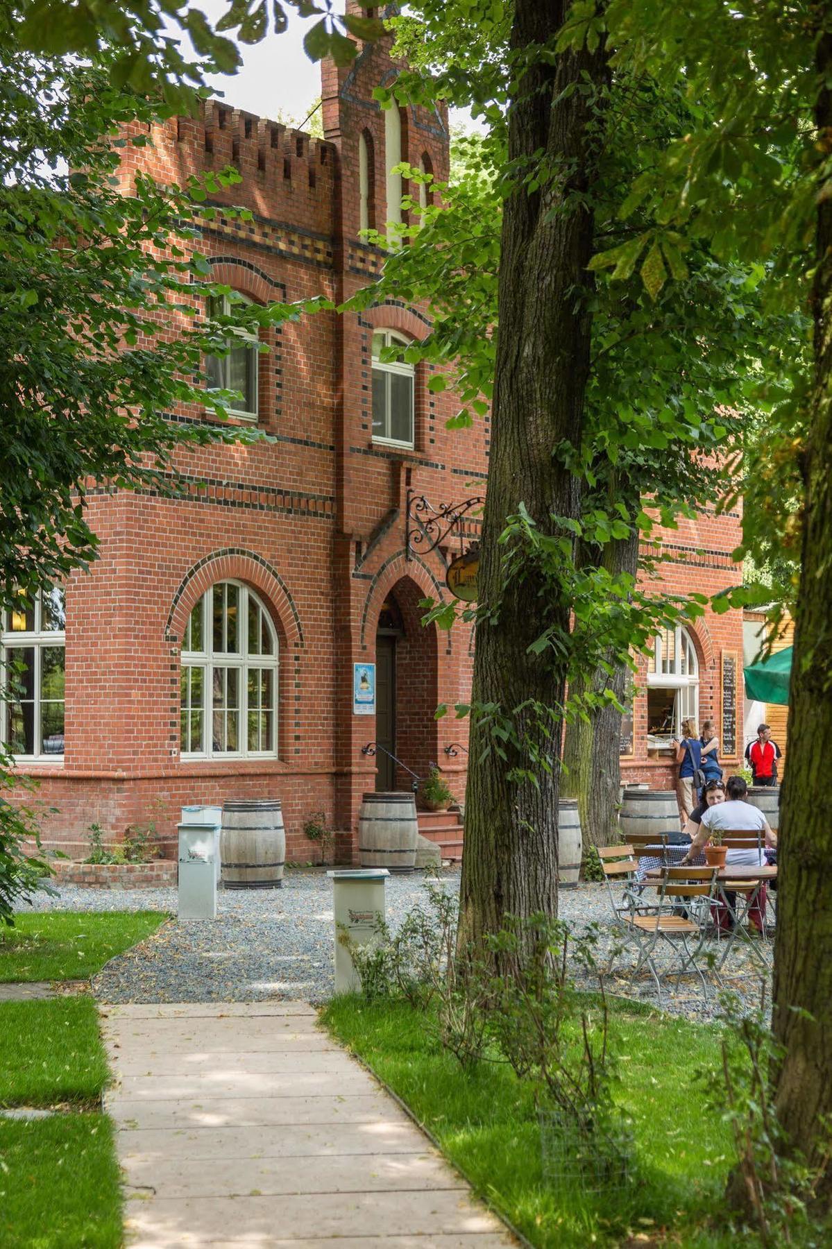 Отель Landhaus Dessau Экстерьер фото